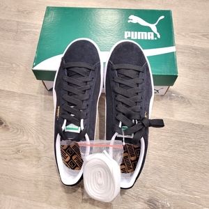 NWT Women's Puma Suede Classic XXI Sneakers Black/White